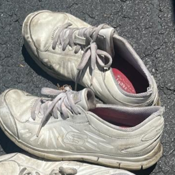 Hooters Waitress Work Sneakers Skechers Orn - Picture 3 of 6